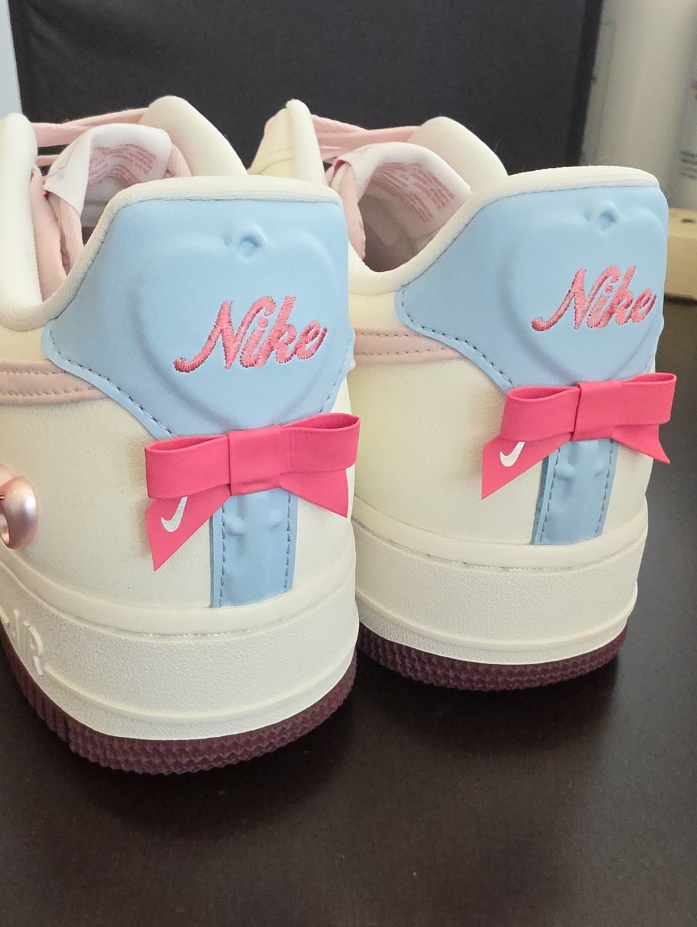 Women's Size 9 Nike Air Force 1 Low "Valentine's Day" (2026)